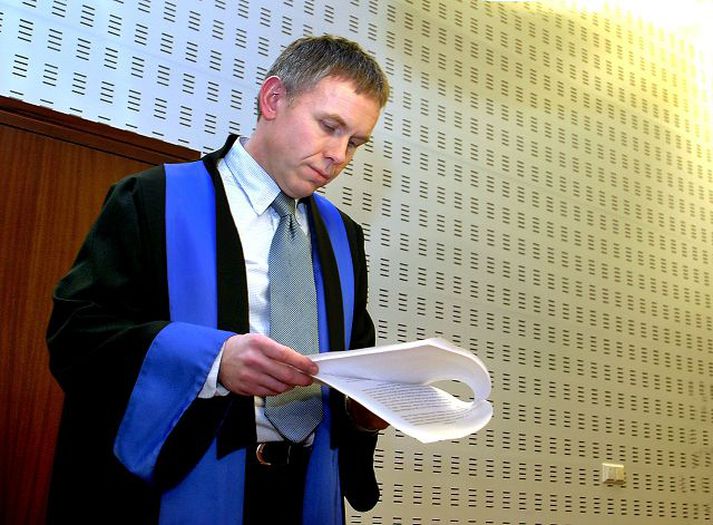 Sigurður Tómas Magnússon settur saksóknari. Dómarar hafa boðað Sigurð og Boga Nilsson ríkissaksóknara í réttinn.