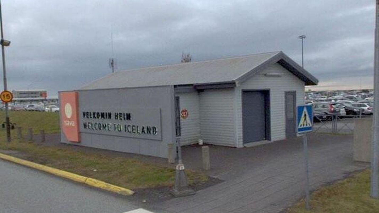 Ætla að rífa um­deilda kaffiskúrinn við Leifs­stöð
