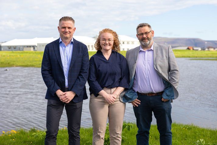 Birgir Örn Ólafsson (E), formaður bæjarráðs, Björg Ásta Þórðardóttir sveitarstjóri (D) og Kristinn Björgvinsson (L), forseti bæjarstjórnar.