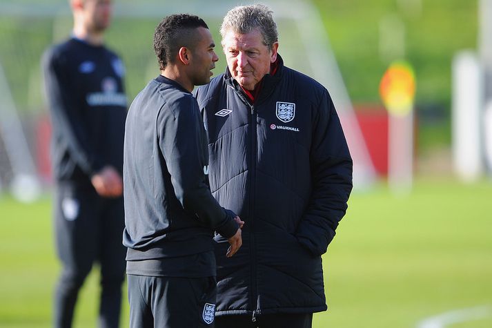 Ashley Cole og Roy Hodgson.