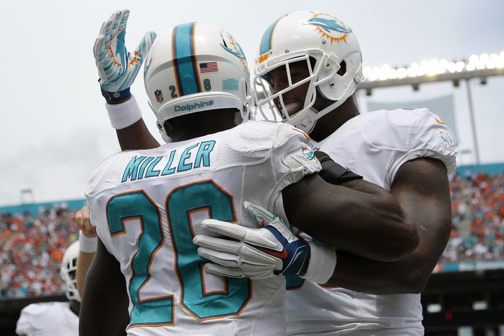 Lamar Miller fagnar snertimarki sínu í sigrinum á New England Patriots í gær.