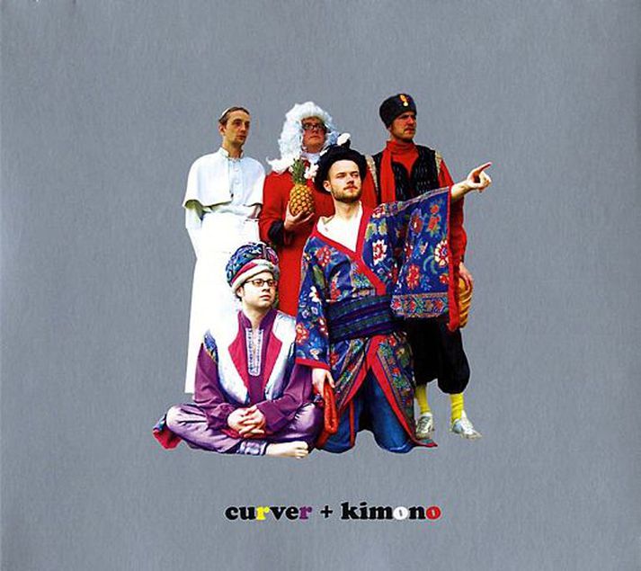 Þrátt fyrir flottan hljóm veldur þessi samstarfsplata Curvers og Kimono miklum vonbrigðum. Mixin eru fyrirsjáanleg og ná ekki að halda athyglinni.