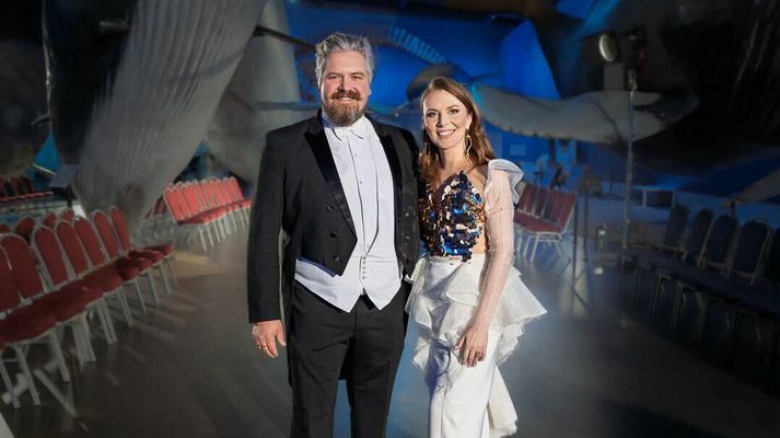 Jón og Svetlana leggja áherslu á að þetta hafi ekki bara verið eitt einangrað atvik. Þau tengja það við stærri spurningu um það hvenær fólk af erlendum uppruna er raunverulega tekið gilt sem hluti af íslensku samfélagi.