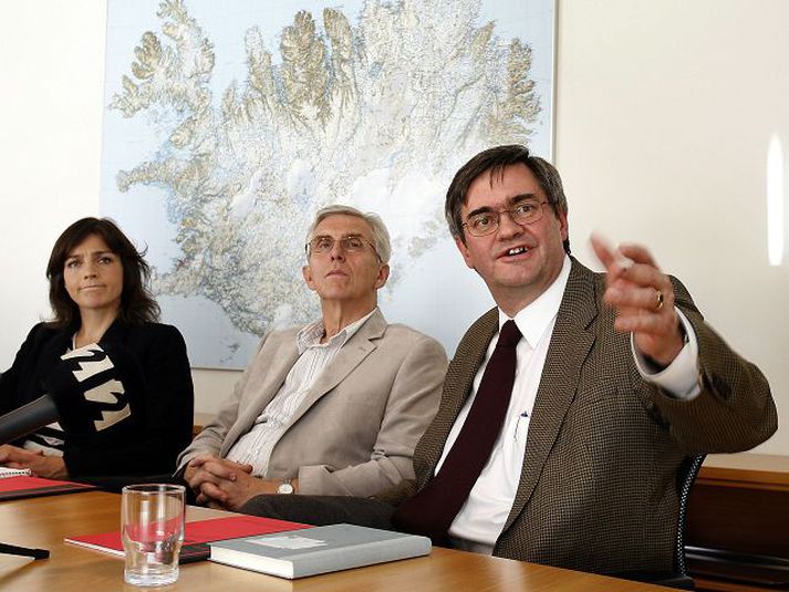 Franek Rozwadowzki, sendifulltrúi Alþjóðagjaldeyrissjóðsins (AGS), hélt nýverið blaðamannafund um skattaúttekt sjóðsins. Sjóðurinn telur einungis tvær leiðir færar: skattahækkanir eða niðurskurð ríkisútgjalda.fréttablaðið/gva
