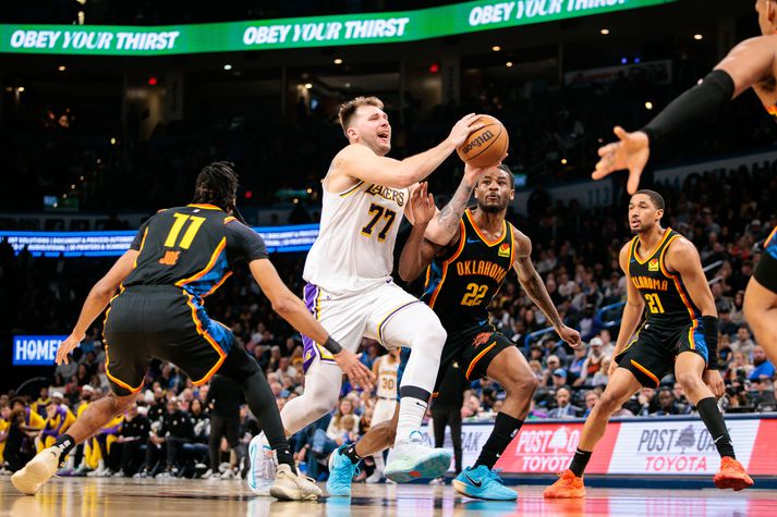 Leikmenn Oklahoma City Thunder réðu lítið við Luka Doncic.