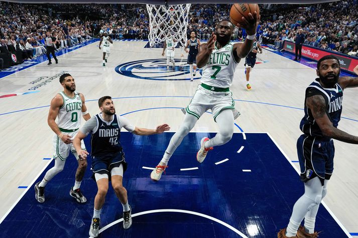 Jaylen Brown fór fyrir Boston í nótt.