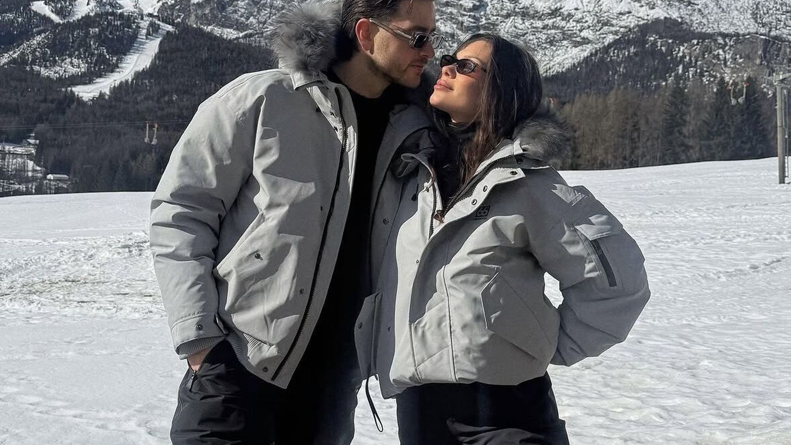 Ást­rós Trausta og Adam kveðja Fossvoginn