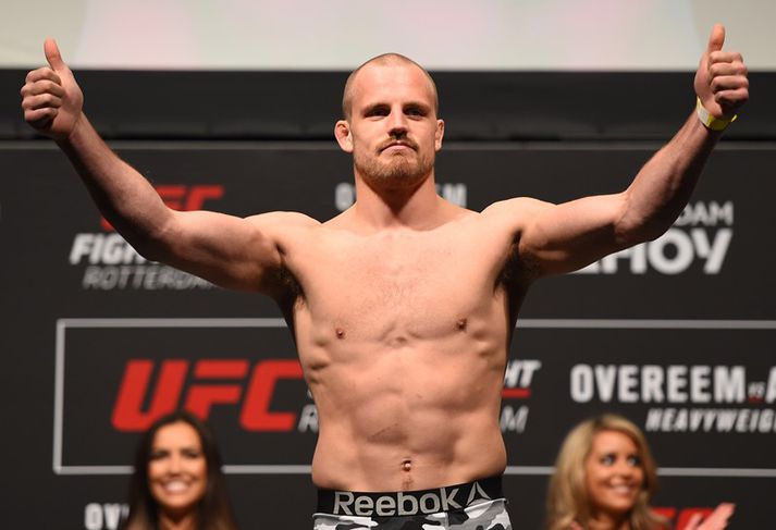 MMA er enn bannað á Íslandi og spurning hvort Gunnar Nelson nái einhvern tímann að keppa í sinni íþrótt á heimavelli?