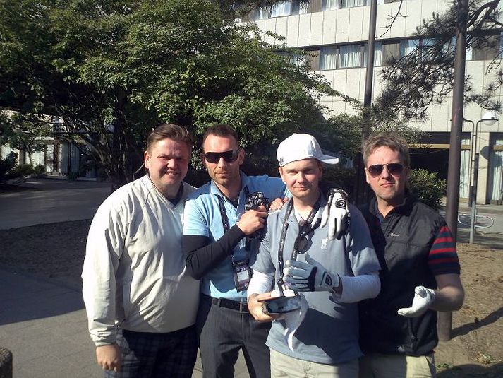 Hluti af Vinum Sjonna áttu góða stund á golfvellinum Gravenberg í Dusseldorf í gær. Matthías Matthíasson reyndist hlutskarpastur og lék völlinn á 87 höggum.