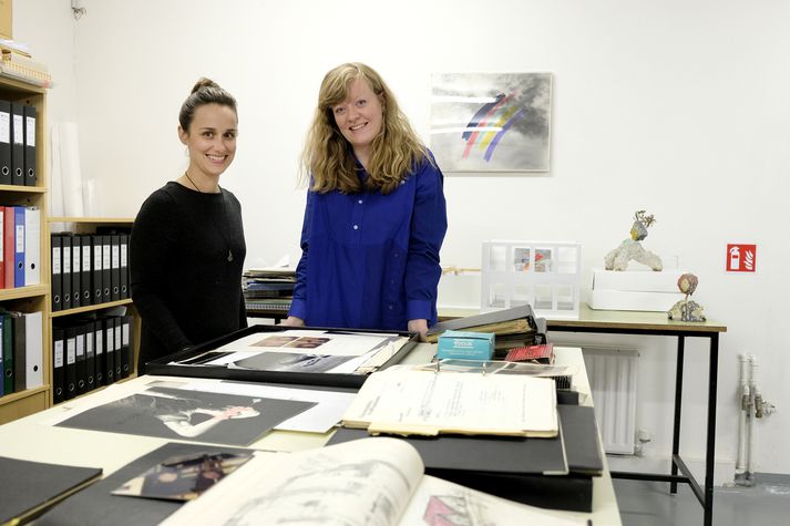 Becky Forsythe og Þorgerður Ólafsdóttir munu stýra yfirlitssýningu á verkum Ólafs Lárussonar í Marshall-húsinu í upphafi næsta árs.