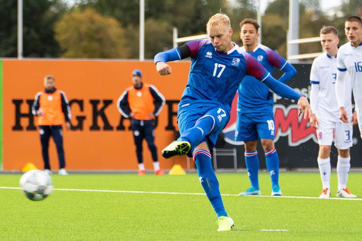 Sveinn Aron í leik með íslenska U21 árs landsliðinu.