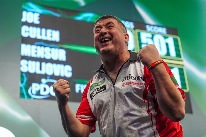 Mensur Suljovic fagnaði sigri gegn Joe Cullen á HM í dag