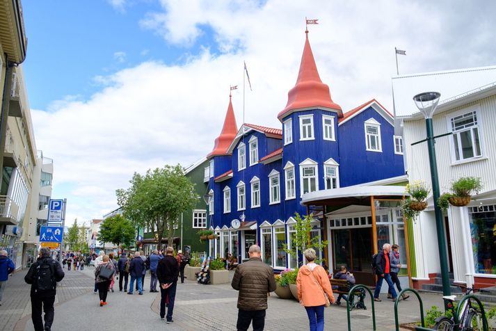 Maðurinn er nú í einangrun á Akureyri og fjölskylda hans er í sóttkví