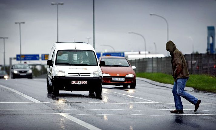 Birtir til? Samtök atvinnulífsins vekja á því athygli í umfjöllun og auglýsingum þessa dagana að síðustu tólf mánuði hafi náðst jákvæður árangur á vinnumarkaði og í efnahagslífi. 