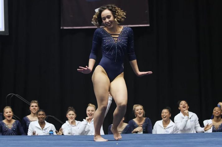 Katelyn Ohashi hrífur flesta með sér þegar hún tekur gólfæfinguna sína.