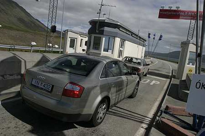 Viðkomandi ökumaður hafði fyrir sið að blússa framhjá gjaldskýlinu.