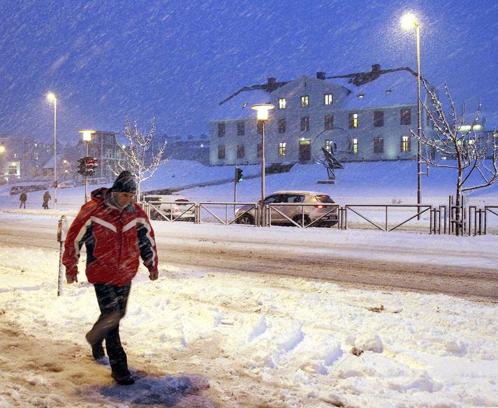 Allt er á kafi í snjó í Reykjavík.
