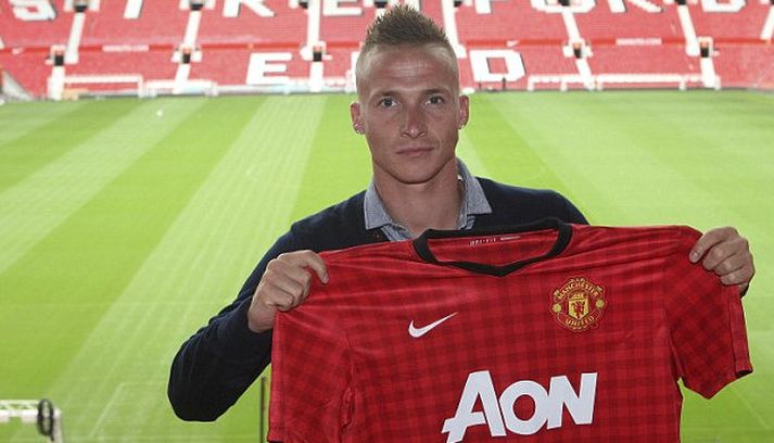 Buttner með treyju United í dag.