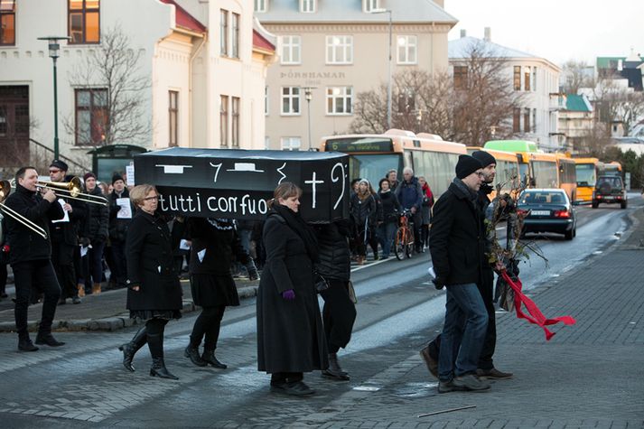 Úr kröfugöngu tónlistarkennara fyrir tæpu ári.