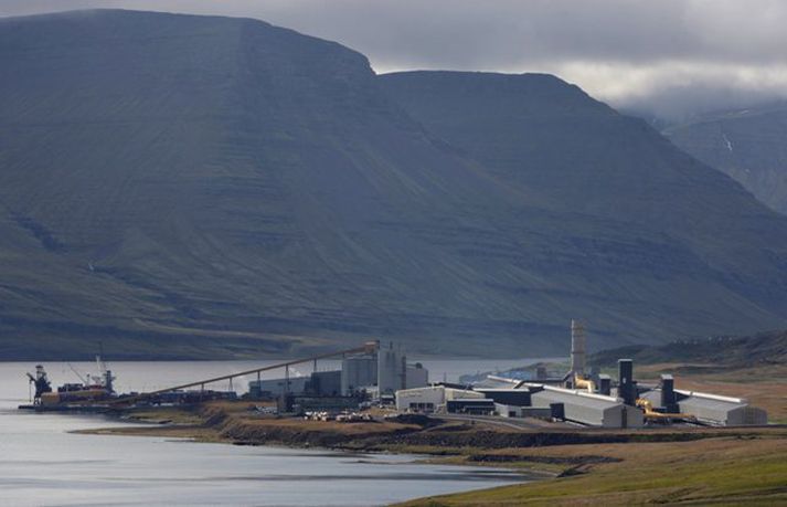 Alcoa Fjarðaál framleiðir um 350 þúsund tonn af áli til útflutnings á ári. 