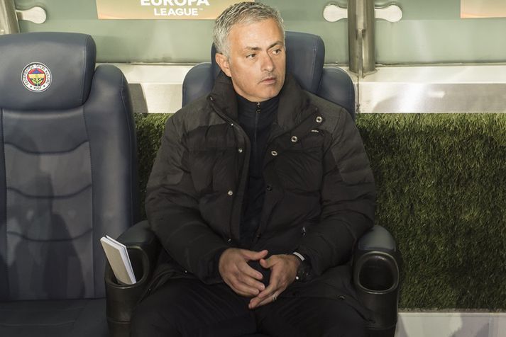 Mourinho á bekknum í gær.