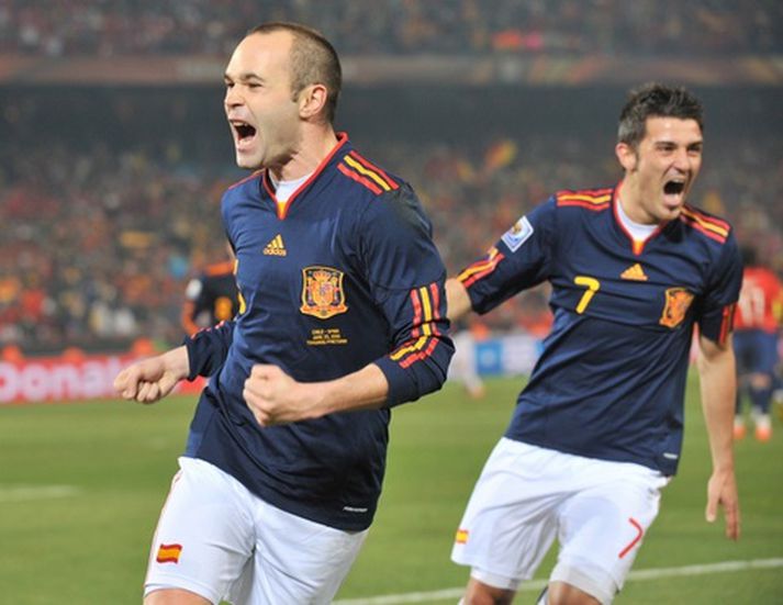 Andres Iniesta og David Villa skoruðu mark Spánverja í kvöld.
