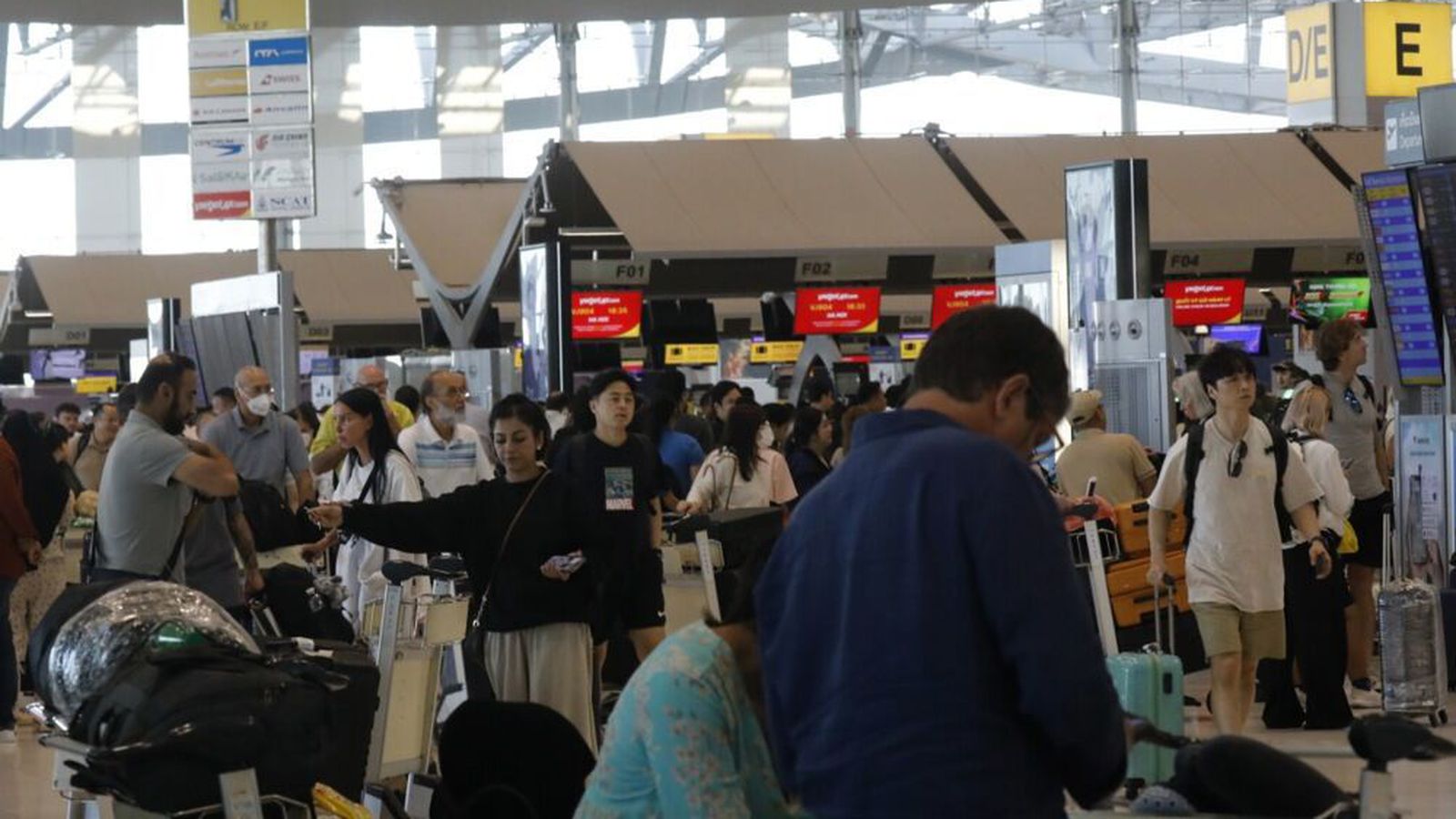 Hundruð þúsunda far­þega stranda­glópar vegna stríðs í Íran