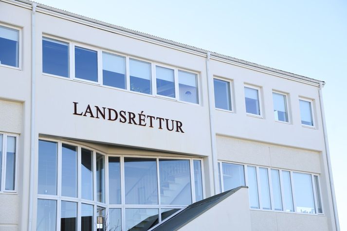 Landsréttur neitaði að hækka bæturnar eins og maðurinn taldi sig eiga rétt á. 