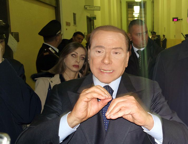 Berlusconi er meðal annars ákærður fyrir mútur og að hafa samræði við ólögráða stúlku.