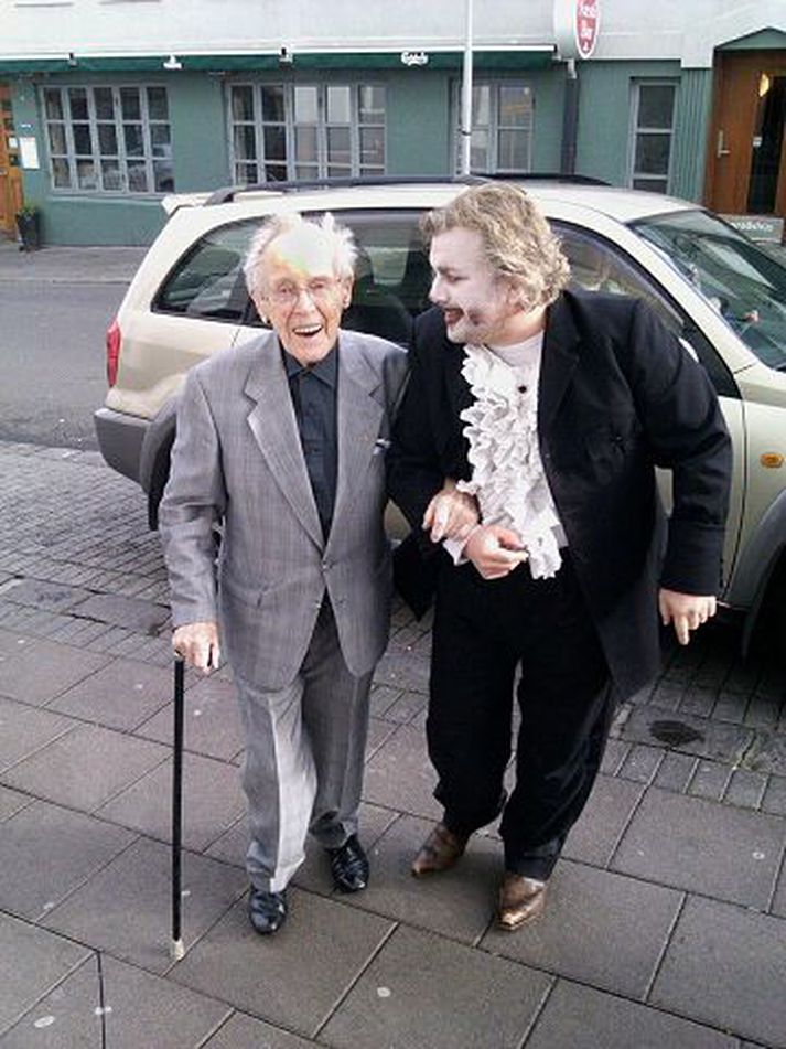 Gissur Ólafur Erlingsson, langafi Ólafs Kjartans Sigurðarsonar barítónsöngvara, við generalprufu á óperunni Rigoletto í Íslensku óperunni.
mynd/Auður