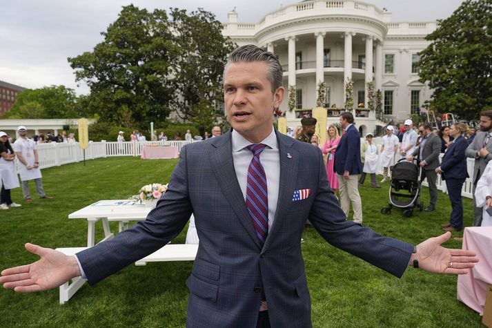 Pete Hegseth, varnarmálaráðherra Bandaríkjanna, á lóð Hvíta hússins.