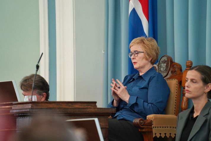 Þórunn Sveinbjarnardóttir, forseti Alþingis, tilkynnti um breytta starfsáætlun við upphaf þingfundar í morgun.