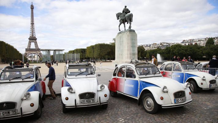 Samkvæmt nýju reglugerðinni varði bílar eins og þessir ekki leyfðir á götum Parísar.