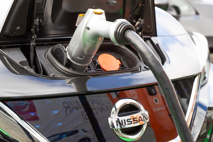 Tekjulægri eru ólíklegri en tekjuhærri til að telja líklegt að þau verði komin á rafbíl eftir fimm eða tíu ár. 