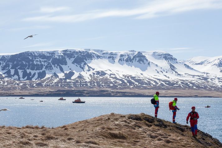 Frá leit björgunarsveita í Vopnafirði í gær.