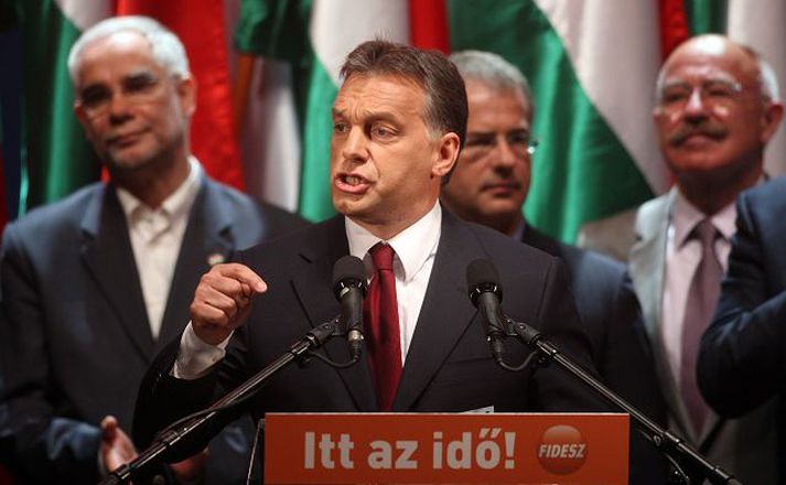 Verðandi forsætisráðherra fagnar sigri.
fréttablaðið/AP