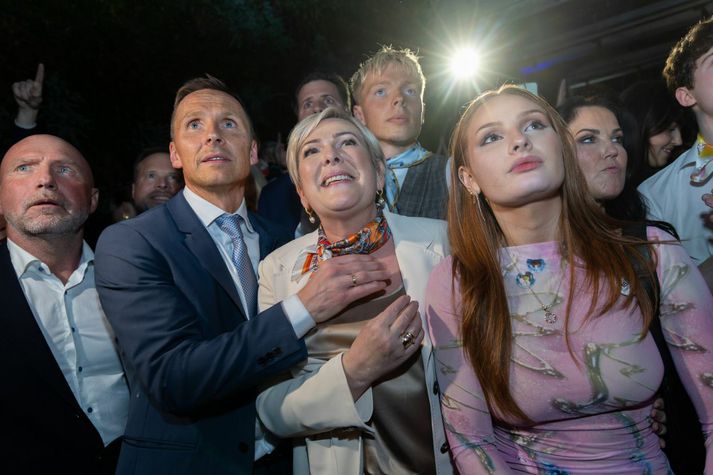 Halla Tómasdóttir hafði sannarlega ástæðu til að fagna vel með stuðningsfólki sínu allt frá fyrstu tölum til þeirra síðustu.