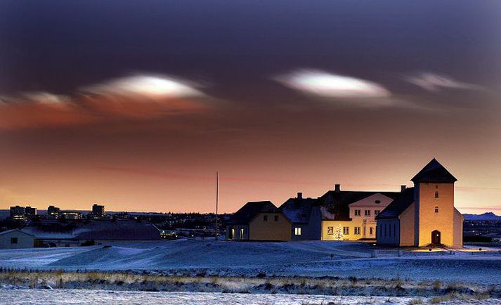 Forsetabústaðurinn á Bessastöðum tilheyrir Álftanesi, sem hefur skuldbundið sig til þess að ræða sameiningu við önnur sveitarfélög.  fréttablaðið/gva
