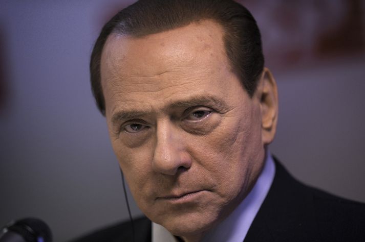 Berlusconi er iðinn við kolann og umdeildur í kvennamálum