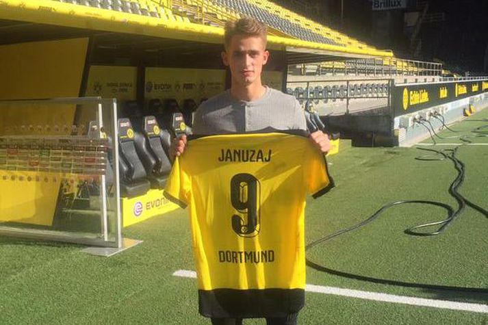 Januzaj stuttu eftir undirskrift.