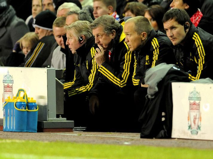 Hodgson með aðstoðarmönnum sínum í gær.