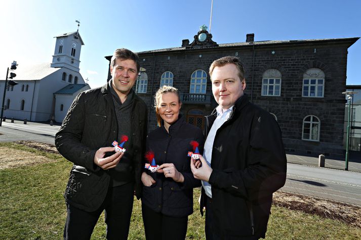 Bjarni Benediktsson og Sigmundur Davíð Gunnlaugsson hófu gærdaginn á Austurvelli þar sem þeir keyptu SÁÁ-álfa af Guðrúnu Jónu Stefánsdóttur áður en þeir héldu burt úr bænum til stjórnarmyndunarviðræðna.