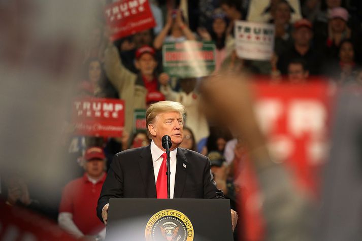 Donald Trump í Pensacola í gær.