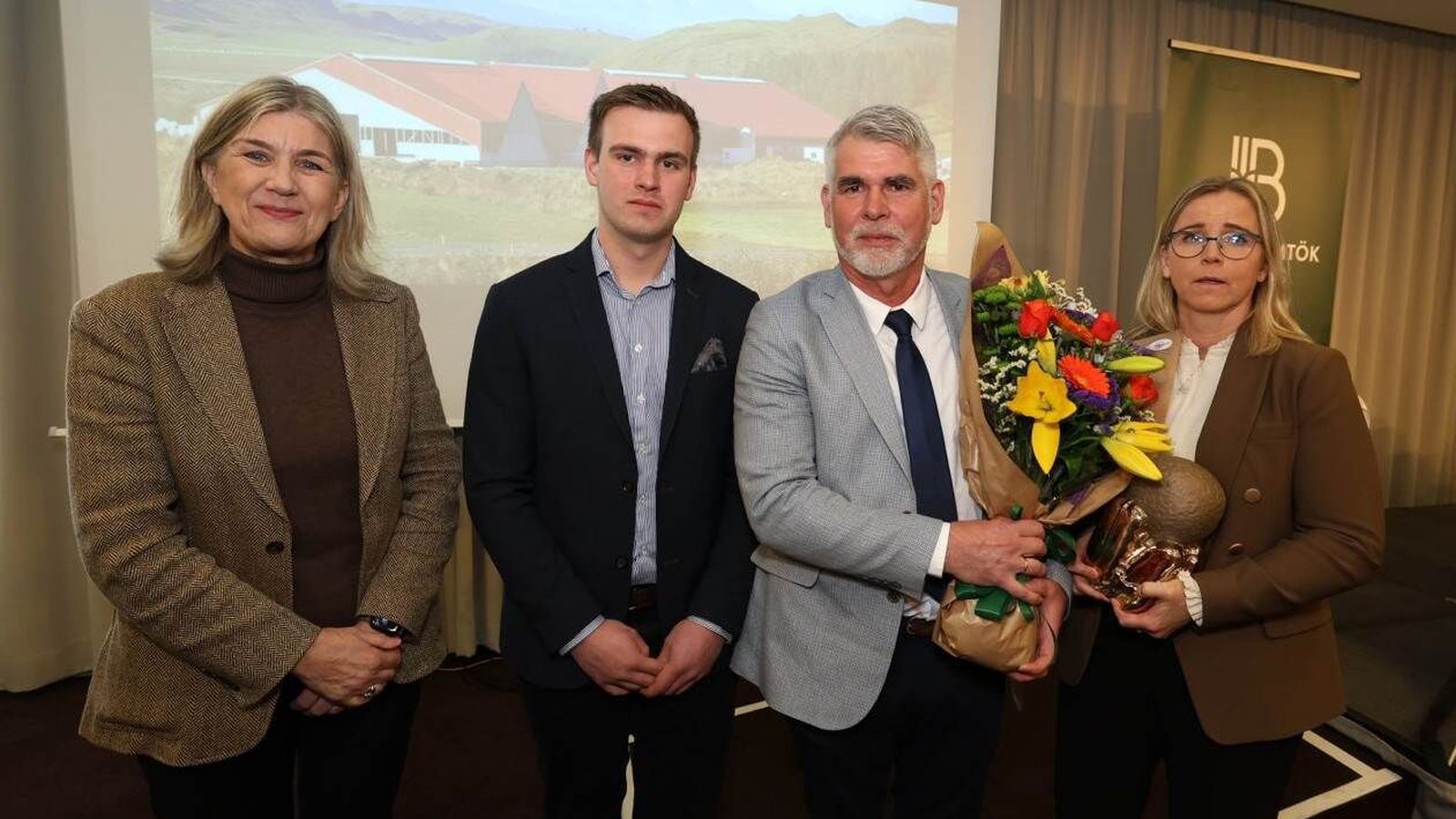 Bændurnir í Gunn­bjarnar­holti hlutu land­búnaðar­verð­launin