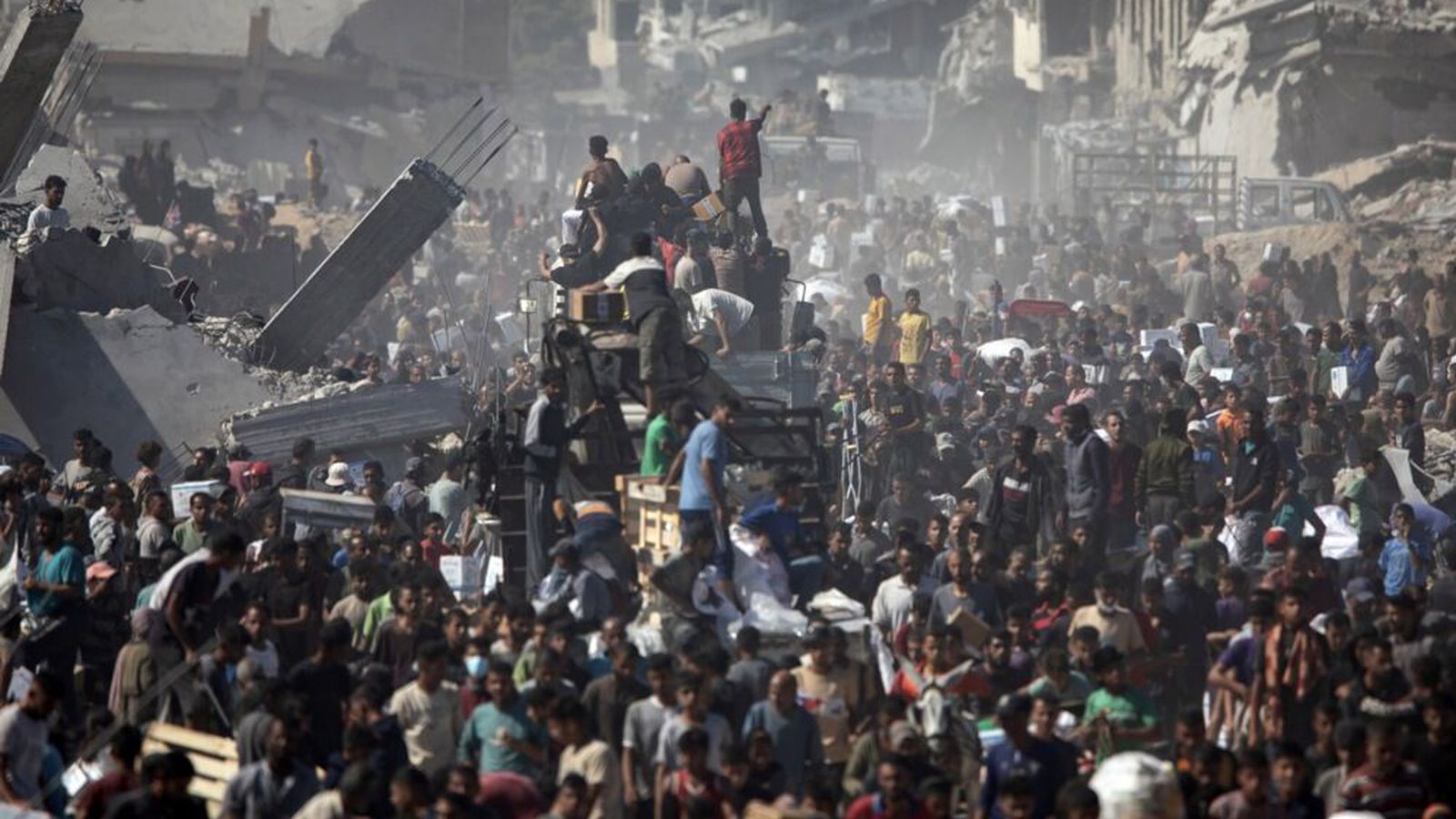 Neyðar­að­stoð flæðir inn í Gasa - Vísir