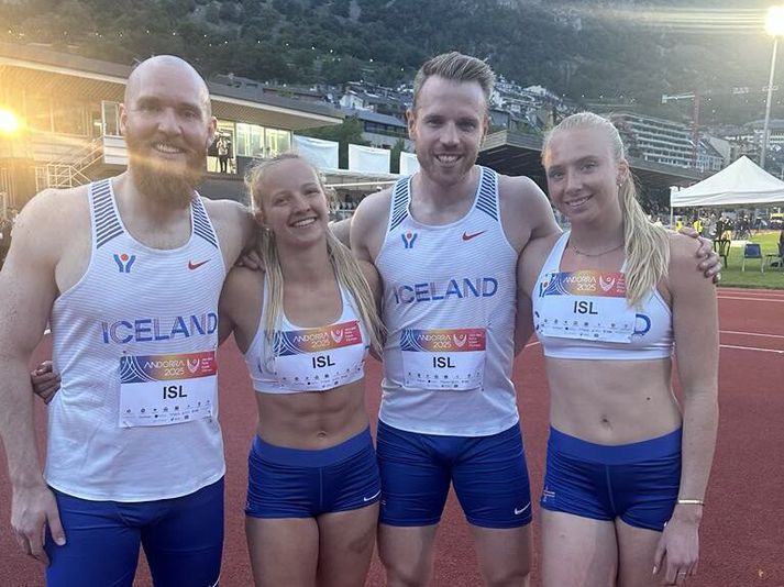 Sæmundur Ólafsson, Ísold Sævarsdóttir, Ívar Jasonarson og Ingibjörg Sigurðardóttir glaðbeitt eftir hlaupið i Andorra í gær.