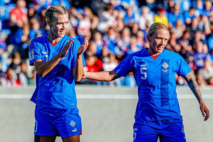 Gunnhildur Yrsa Jónsdóttir og Dagný Brynjarsdóttir í landsleik á dögunum.