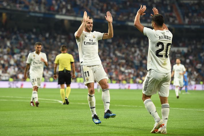 Bale fagnar með Asensio í kvöld en Asensio lagði upp markið fyrir Bale.