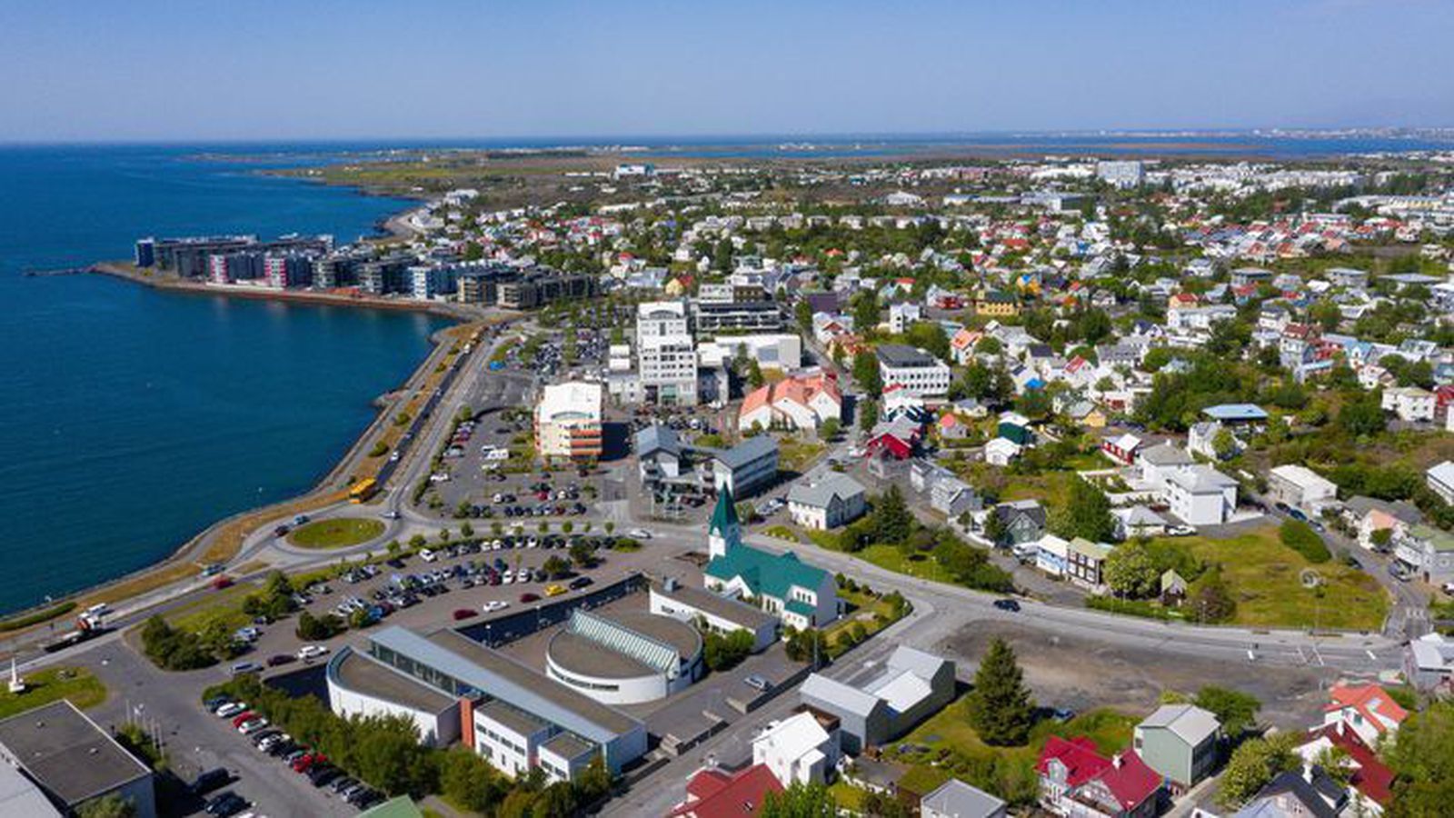 Til­kynnt um mann með hníf við skóla í Hafnar­firði