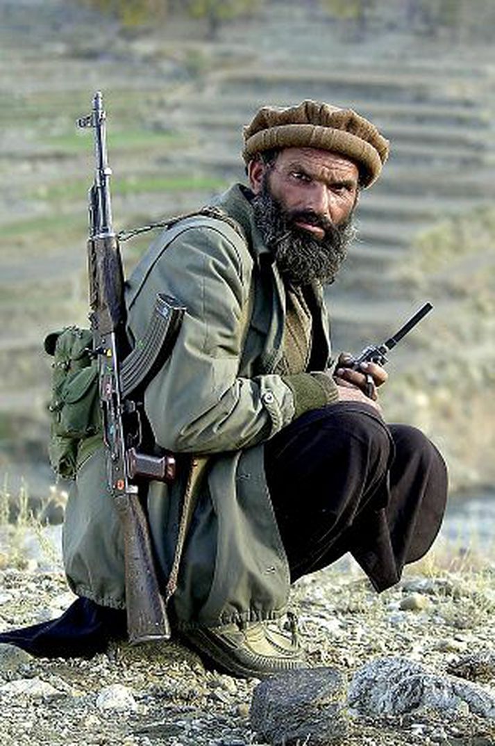 Talibani í Afganistan. Þegar Talibanar börðust gegn afgönskum stjórnvöldum sá Bout þeim fyrir vopnum. Samband Bouts við Talibana varð til þess að hann varð hundeltur af bandarískum stjórnvöldum sem telja hann hafa haft tengsl við al-Kaída.